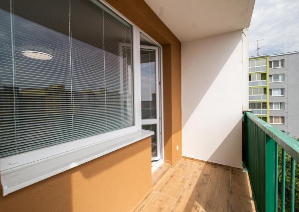 (PREDANÉ) ELEGANTNÝ 2 IZBOVÝ BYT S LODŽIOU A MODERNOU REKONŠTRUKCIOU