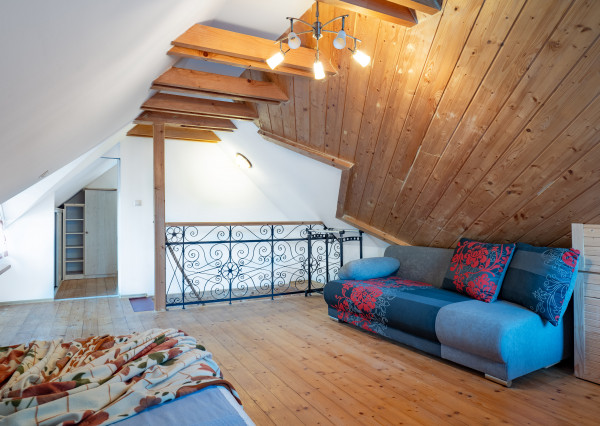 NA PREDAJ VÝNIMOČNÝ REKREAČNÝ DOM S UMELECKÝM NÁDYCHOM