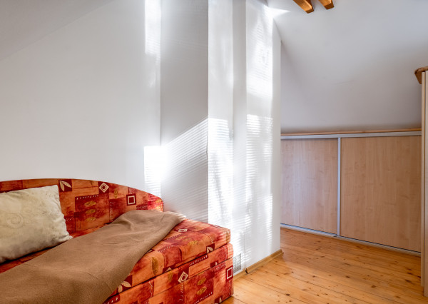 NA PREDAJ VÝNIMOČNÝ REKREAČNÝ DOM S UMELECKÝM NÁDYCHOM