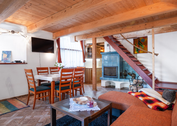 NA PREDAJ VÝNIMOČNÝ REKREAČNÝ DOM S UMELECKÝM NÁDYCHOM