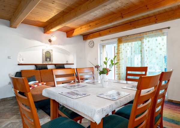 NA PREDAJ VÝNIMOČNÝ REKREAČNÝ DOM S UMELECKÝM NÁDYCHOM