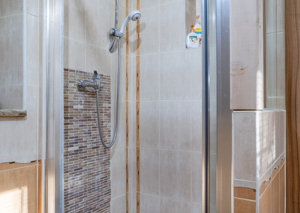 NA PREDAJ VÝNIMOČNÝ REKREAČNÝ DOM S UMELECKÝM NÁDYCHOM