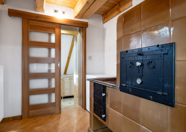 NA PREDAJ VÝNIMOČNÝ REKREAČNÝ DOM S UMELECKÝM NÁDYCHOM