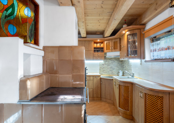 NA PREDAJ VÝNIMOČNÝ REKREAČNÝ DOM S UMELECKÝM NÁDYCHOM