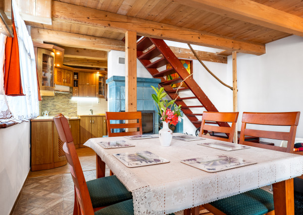 NA PREDAJ VÝNIMOČNÝ REKREAČNÝ DOM S UMELECKÝM NÁDYCHOM