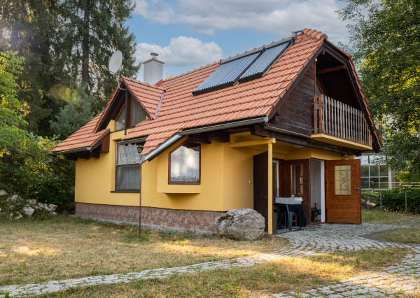 NA PREDAJ VÝNIMOČNÝ REKREAČNÝ DOM S UMELECKÝM NÁDYCHOM