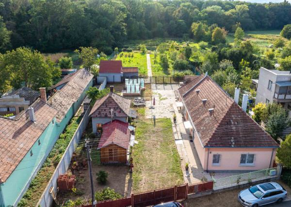 PREDAJ - 60-ÁROVÝ INVESTIČNÝ POZEMOK S DOMOM - VRAKÚŇ