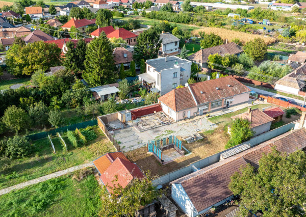 PREDAJ - 60-ÁROVÝ INVESTIČNÝ POZEMOK S DOMOM - VRAKÚŇ