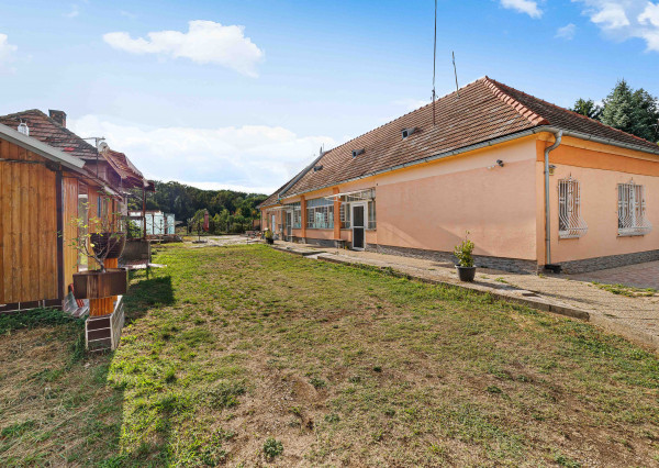 PREDAJ - 60-ÁROVÝ INVESTIČNÝ POZEMOK S DOMOM - VRAKÚŇ