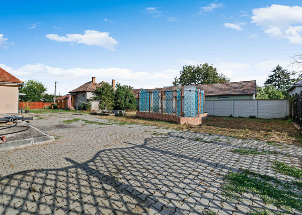 PREDAJ - 60-ÁROVÝ INVESTIČNÝ POZEMOK S DOMOM - VRAKÚŇ