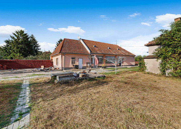 PREDAJ - 60-ÁROVÝ INVESTIČNÝ POZEMOK S DOMOM - VRAKÚŇ