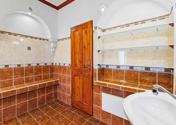 PREDAJ - 60-ÁROVÝ INVESTIČNÝ POZEMOK S DOMOM - VRAKÚŇ