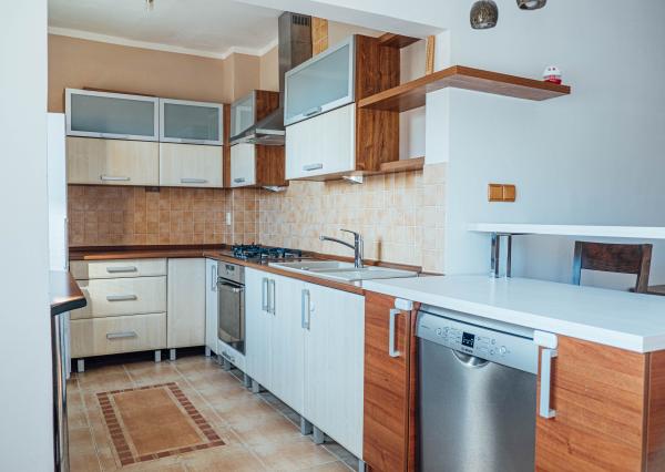 (PREDANÝ) VEĽKÝ MODERNIZOVANÝ 4-IZBOVÝ BYT NA SEKČOVE V PREŠOVE