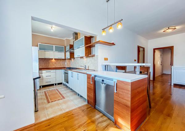 (PREDANÝ) VEĽKÝ MODERNIZOVANÝ 4-IZBOVÝ BYT NA SEKČOVE V PREŠOVE