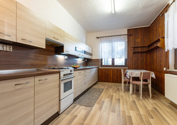 RODINNÝ DOM S VEĽKÝM POZEMKOM, 1711 M2, KOŠICE-BARCA