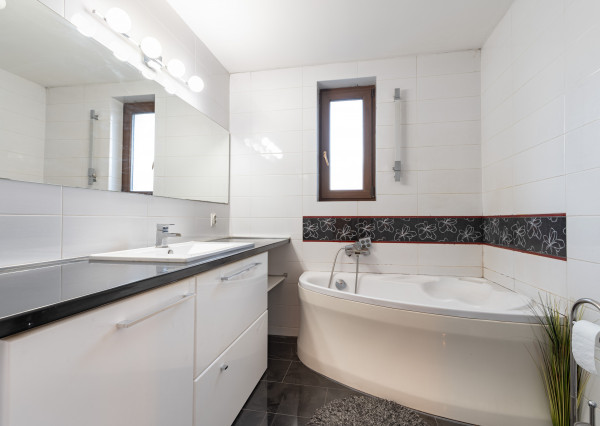 RODINNÝ DOM S VEĽKÝM POZEMKOM, 1711 M2, KOŠICE-BARCA