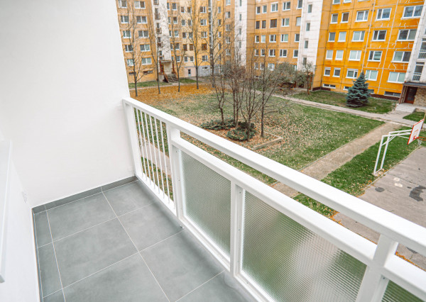 (PREDANÝ) KOMPLETNE ZREKONŠTRUOVANÝ 1 IZBOVÝ BYT NA VARŠAVSKEJ ULICI