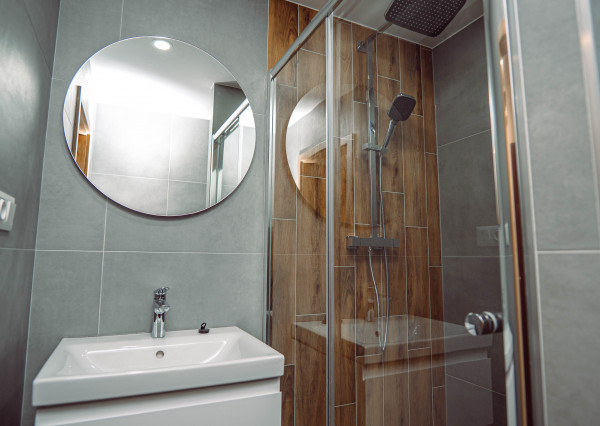 (PREDANÝ) KOMPLETNE ZREKONŠTRUOVANÝ 1 IZBOVÝ BYT NA VARŠAVSKEJ ULICI