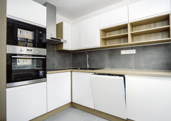 (PREDANÝ) KOMPLETNE ZREKONŠTRUOVANÝ 1 IZBOVÝ BYT NA VARŠAVSKEJ ULICI