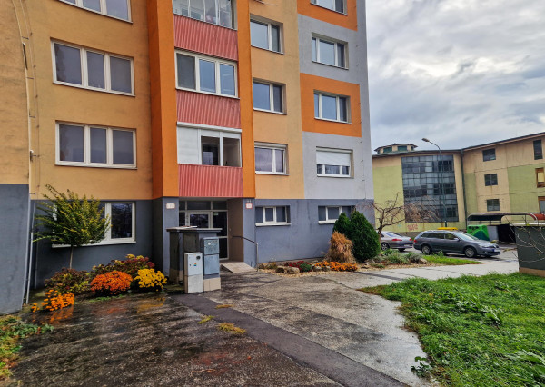 (PRENAJATÉ) 3-IZBOVÝ BYT PRI SLNEČNICIACH NA PRENÁJOM