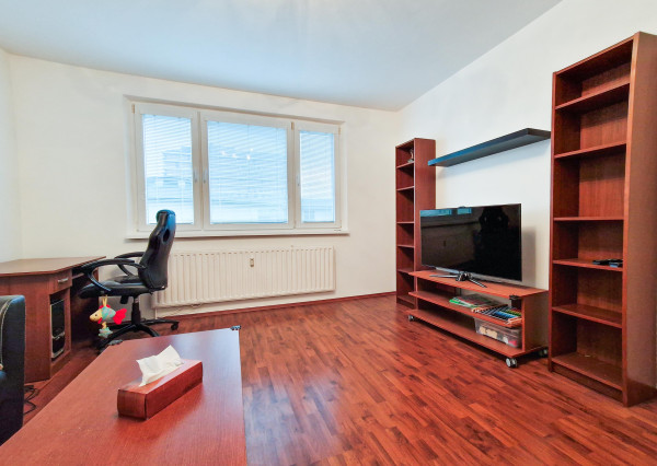 (PRENAJATÉ) 3-IZBOVÝ BYT PRI SLNEČNICIACH NA PRENÁJOM