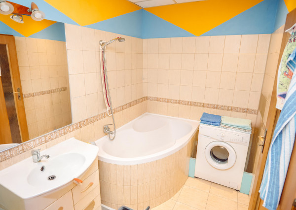 (PREDANÝ) ŠIKOVNÝ 2 IZBOVÝ BYT NA KVP – SKVELÁ CENA, VÝBORNÁ LOKALITA