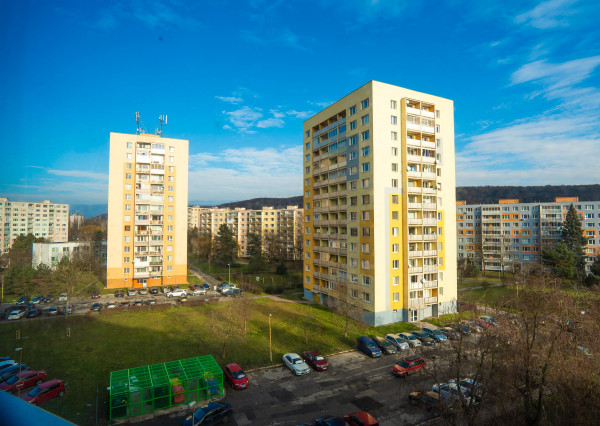 (PREDANÝ) 1,5 IZBOVÝ BYT NAD JAZEROM