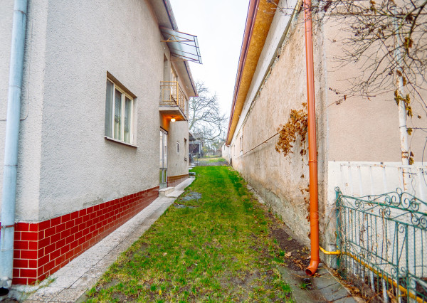 (PREDANÝ) RODINNÝ DOM V BIDOVCIACH – VEĽKÝ POZEMOK, VEĽKÉ MOŽNOSTI