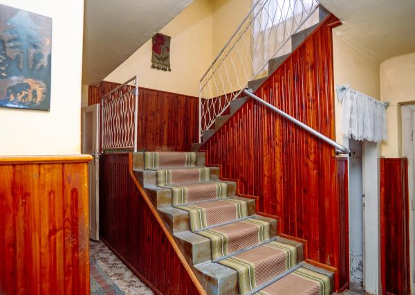 (PREDANÝ) RODINNÝ DOM V BIDOVCIACH – VEĽKÝ POZEMOK, VEĽKÉ MOŽNOSTI