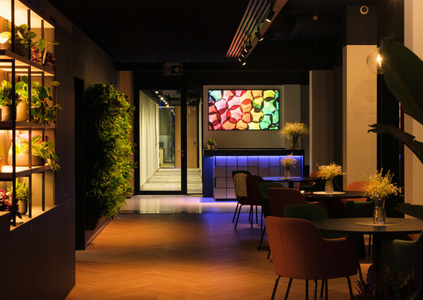 PRENÁJOM - PRESTÍŽNE KANCELÁRIE NA 28. POSCHODÍ NIVY TOWER