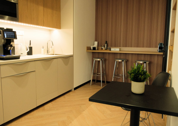 PRENÁJOM - PRESTÍŽNE KANCELÁRIE NA 28. POSCHODÍ NIVY TOWER