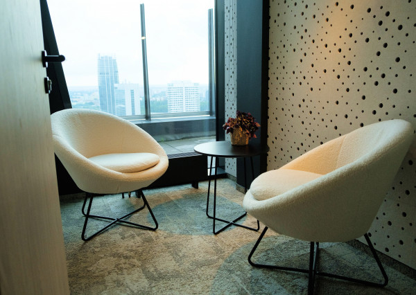 PRENÁJOM - PRESTÍŽNE KANCELÁRIE NA 28. POSCHODÍ NIVY TOWER