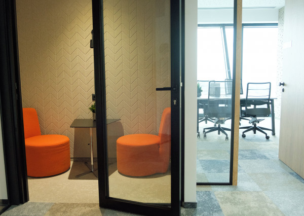 PRENÁJOM - PRESTÍŽNE KANCELÁRIE NA 28. POSCHODÍ NIVY TOWER