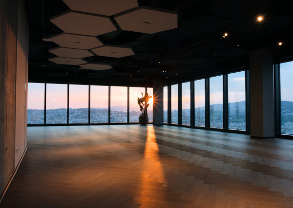 PRENÁJOM - PRESTÍŽNE KANCELÁRIE NA 28. POSCHODÍ NIVY TOWER