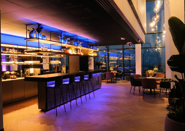 PRENÁJOM - PRESTÍŽNE KANCELÁRIE NA 28. POSCHODÍ NIVY TOWER