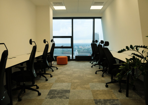 PRENÁJOM - PRESTÍŽNE KANCELÁRIE NA 28. POSCHODÍ NIVY TOWER