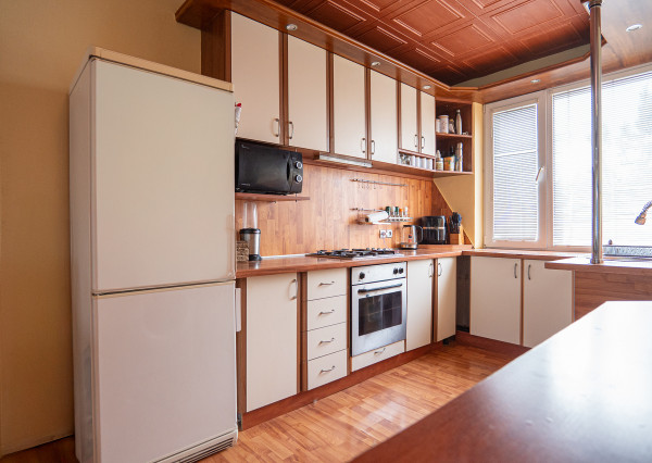 (REZERVOVANÉ) KOMFORTNÝ 3 IZBOVÝ BYT S LODŽIOU NA PETZVALOVEJ