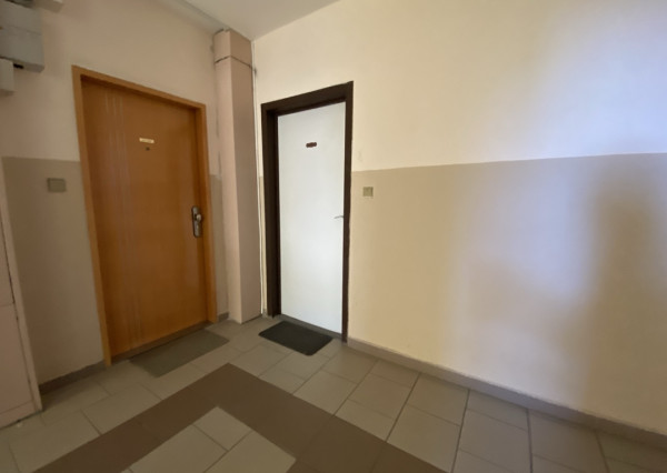 (PREDANÉ) GARZÓNKA NA PREDAJ S LODŽIOU – KOŠICE FURČA