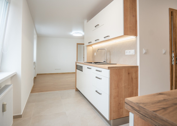 TOP CENOVÁ PONUKA - 3 IZBOVÝ BYT PO REKONŠTRUKCII V ŠACI