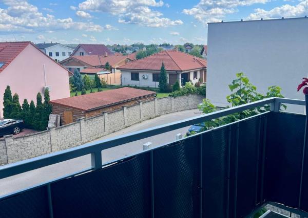 SVETLÝ 2 IZB. BYT S PARKOVANÍM, SLOV. GROB