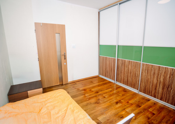 ZNÍŽENÁ CENA ZA 3 IZBOVÝ BYT NA URALSKEJ - SKVELÁ VOĽBA