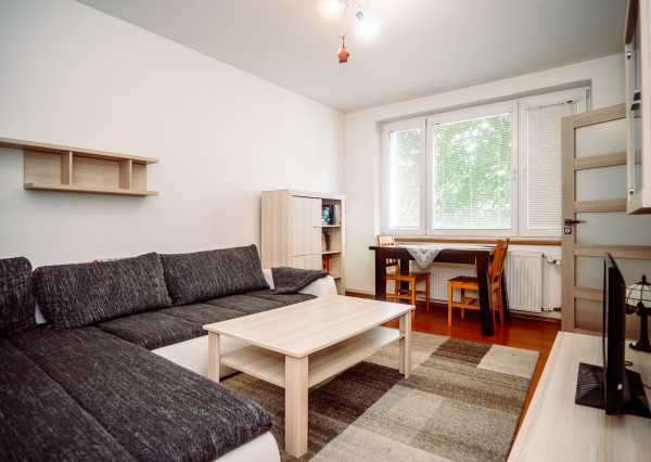 ZNÍŽENÁ CENA ZA 3 IZBOVÝ BYT NA URALSKEJ - SKVELÁ VOĽBA