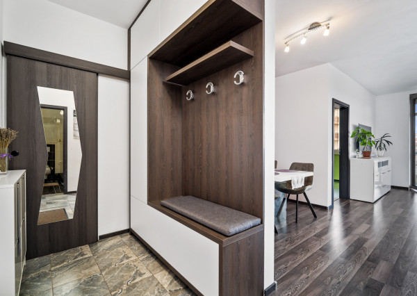 SVETLÝ 2 IZB. BYT S PARKOVANÍM, SLOV. GROB