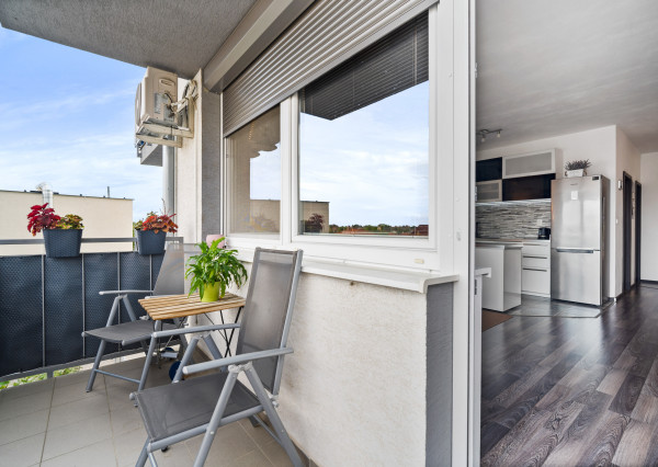 SVETLÝ 2 IZB. BYT S PARKOVANÍM, SLOV. GROB