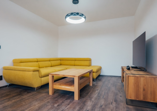 N O V I N K A - 3 IZBOVÝ BYT PO REKONŠTRUKCII KOŠICE TERASA