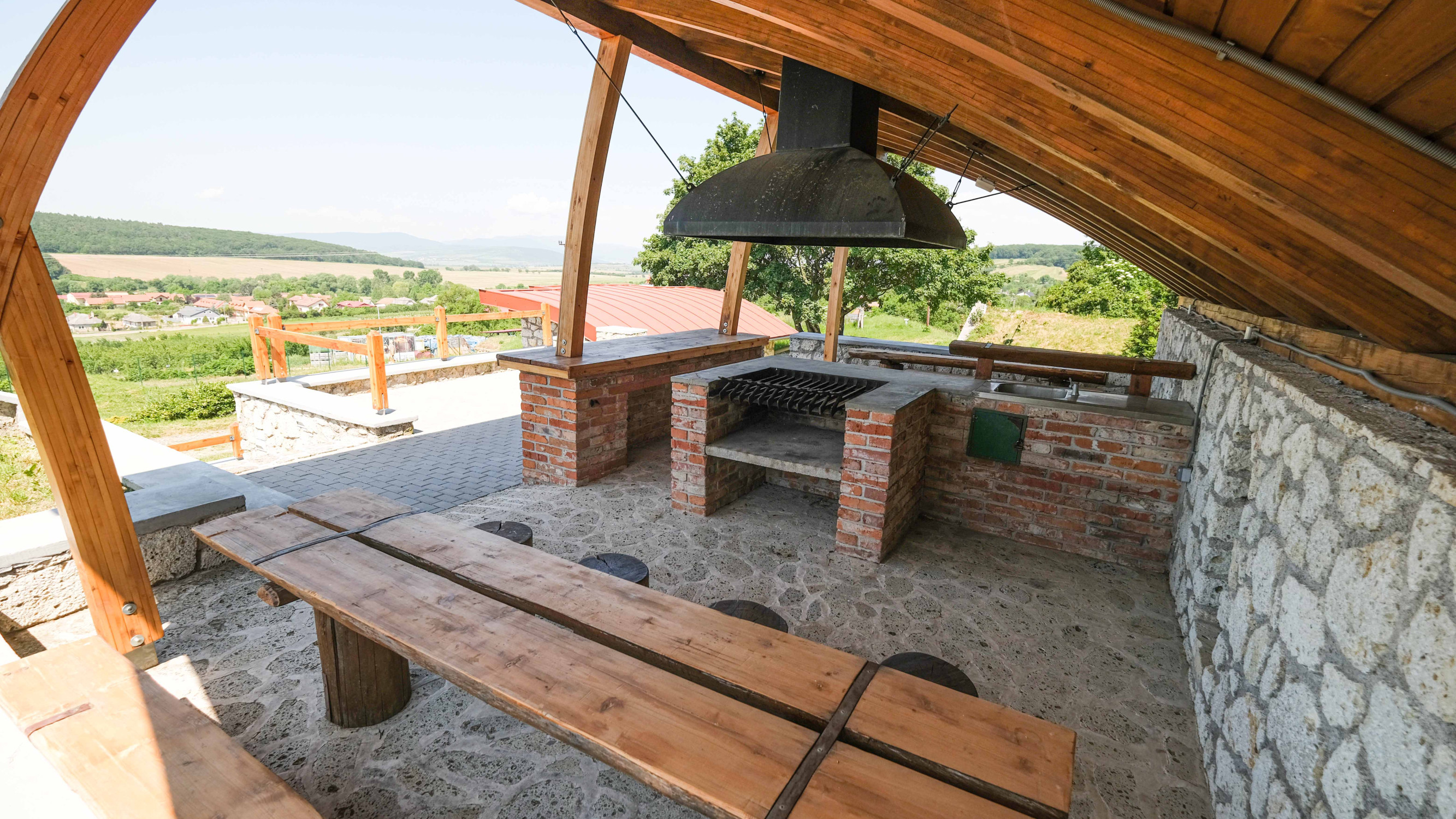 VÍNNA TUFOVA PIVNICA NA TOKAJI VO VEĽKEJ TŔNI