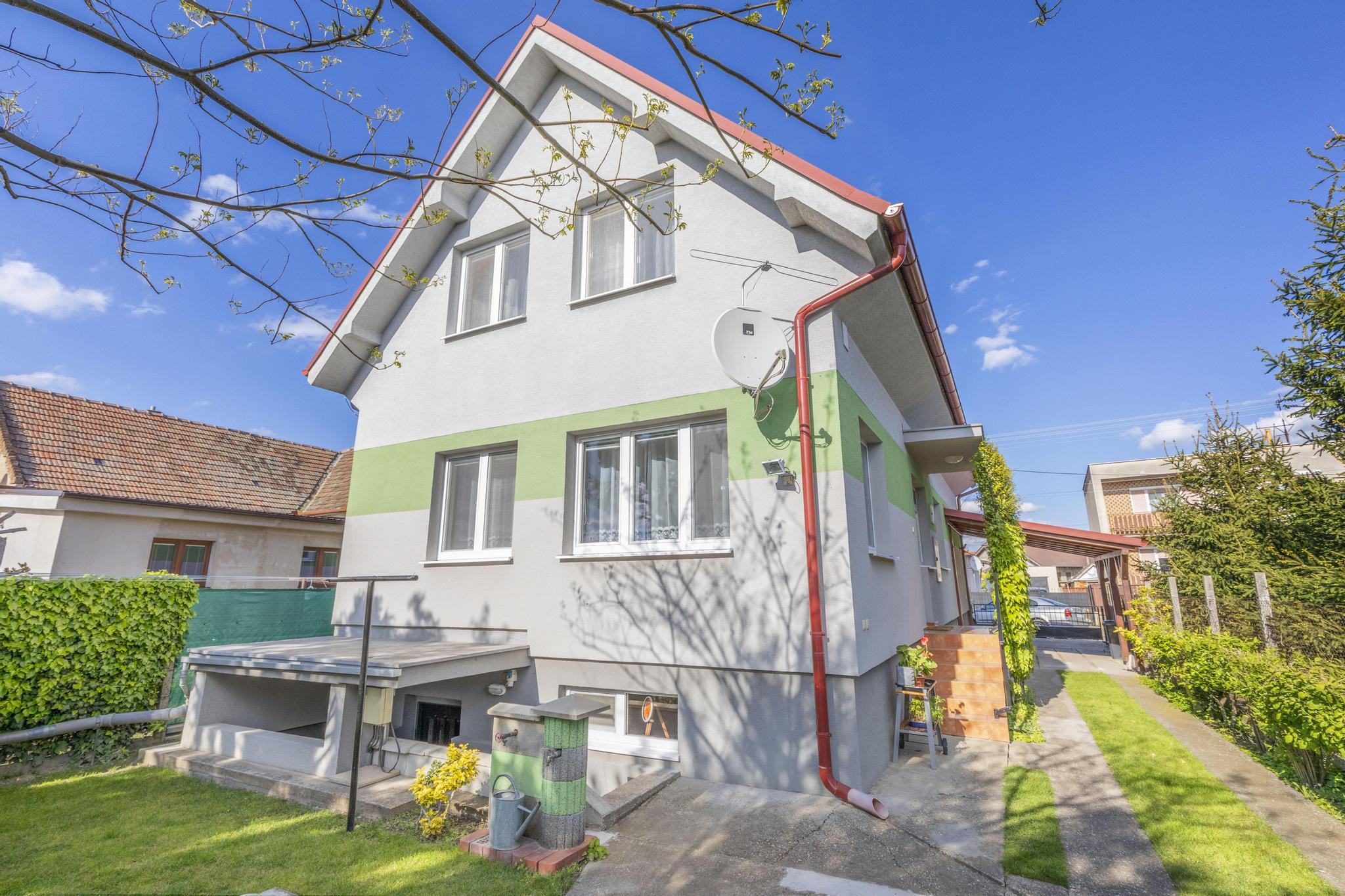 EXKLUZÍVNY PREDAJ - 4-IZBOVÝ DOM - VEĽKÉ ÚĽANY