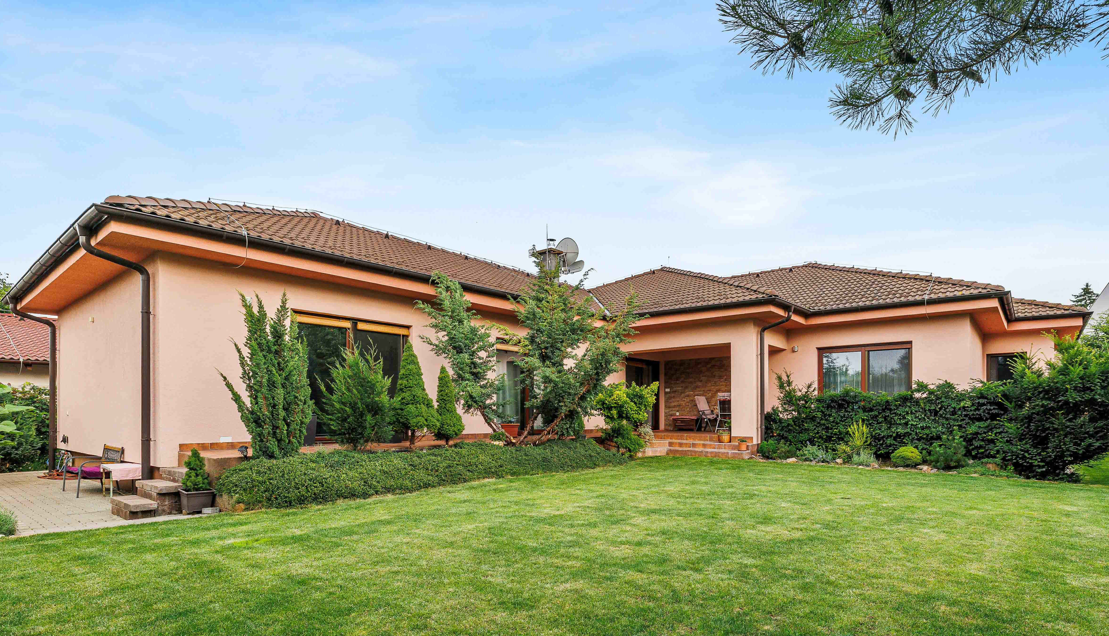 (PRERUŠENÝ PREDAJ) EXKLUZÍVNY PREDAJ - 5-IZBOVÝ NÍZKOENERGETICKÝ DOM - VODERADY