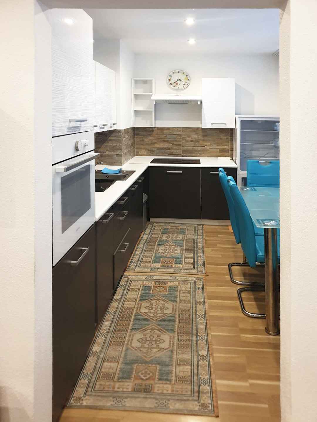 (PRENAJATÉ) PRENÁJOM 2 IZBOVÉHO BYTU NA MIŠKOVECKEJ ULICI