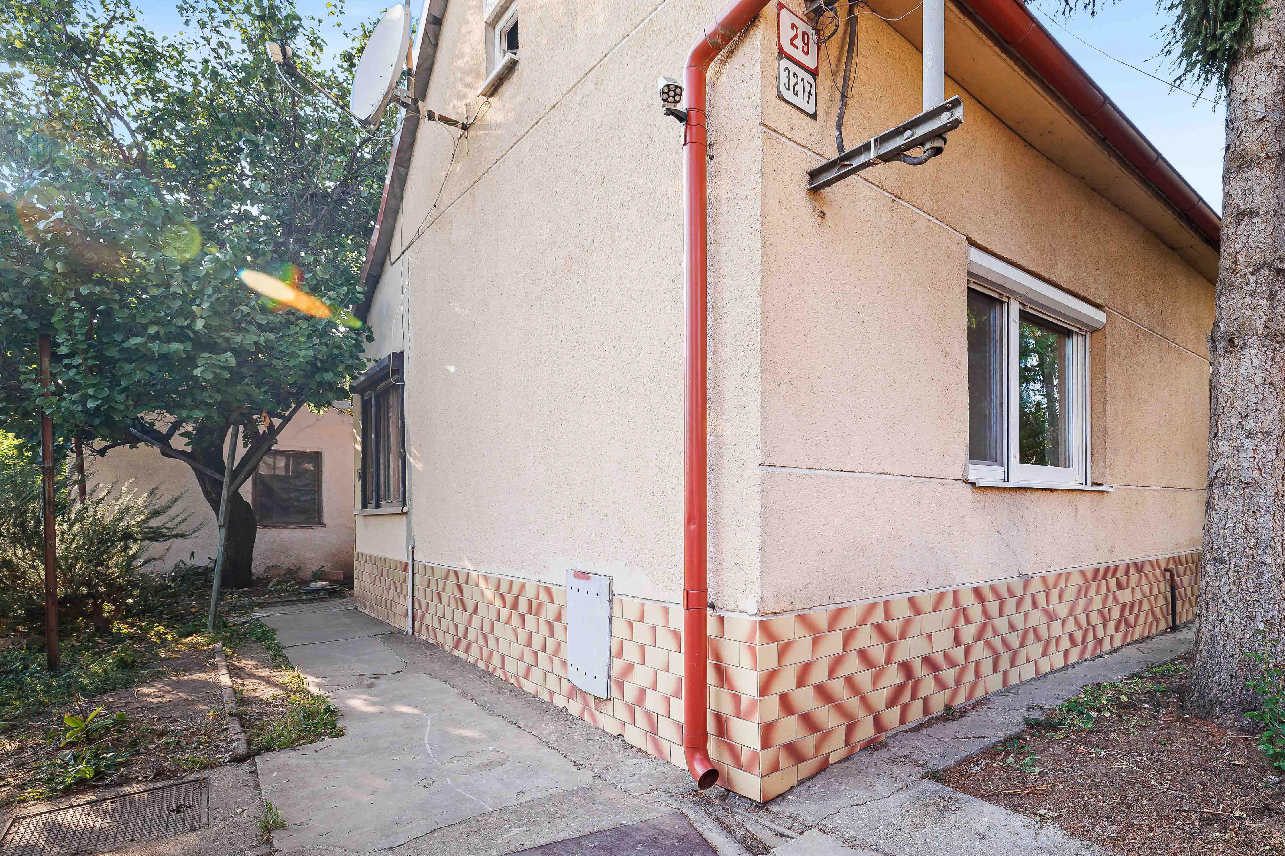 (PREDANÝ) EXKLUZÍVNY PREDAJ - 3-IZBOVÝ DOM BLÍZKO CENTRA TRNAVY